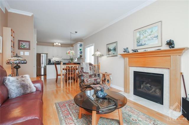 27 Upwood Street, House detached with 3 bedrooms, 3 bathrooms and 3 parking in Ottawa ON | Image 21