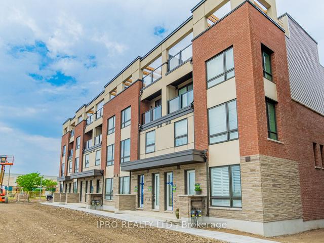 3 - 628 Rexdale Blvd, Townhouse with 3 bedrooms, 3 bathrooms and 1 parking in Toronto ON | Image 1