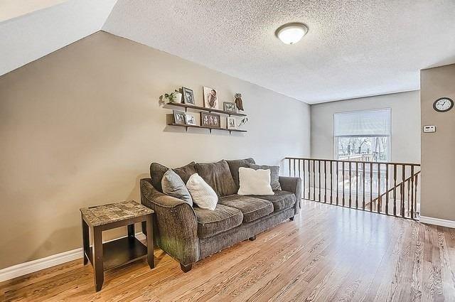 80 Cunningham Dr, House attached with 3 bedrooms, 3 bathrooms and 2 parking in Barrie ON | Image 4