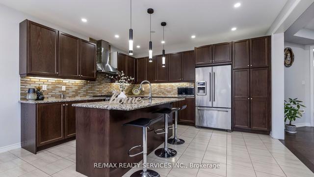 104 Roulette Cres, House detached with 4 bedrooms, 6 bathrooms and 6 parking in Brampton ON | Image 7