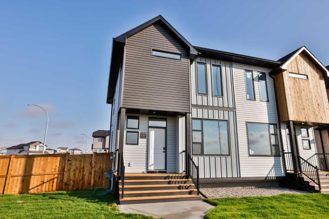 621 Blackwolf Boulevard N, Home with 3 bedrooms, 2 bathrooms and 2 parking in Lethbridge AB | Image 3