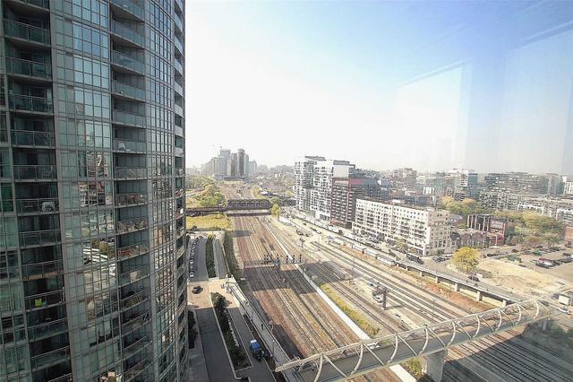 2212 - 15 Iceboat Terr, Condo with 1 bedrooms, 1 bathrooms and 1 parking in Toronto ON | Image 12