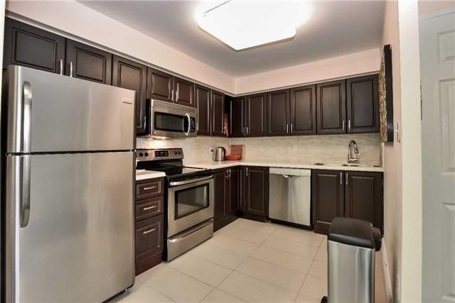 Ph110 - 81 Townsgate Dr, Condo with 2 bedrooms, 1 bathrooms and 1 parking in Vaughan ON | Image 5