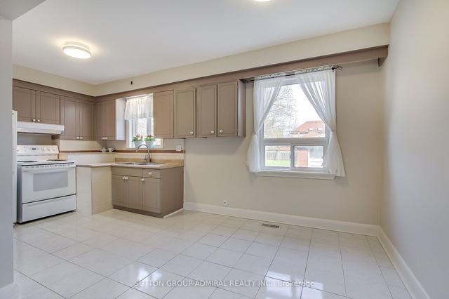 194 Cocksfield Ave, House detached with 3 bedrooms, 2 bathrooms and 8 parking in Toronto ON | Image 7