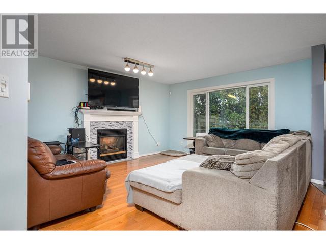 4416 9 Street, House detached with 5 bedrooms, 2 bathrooms and 2 parking in Vernon BC | Image 9