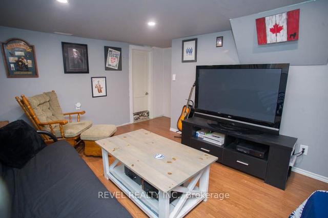 38 Aylmer St, House detached with 2 bedrooms, 2 bathrooms and 2 parking in Brantford ON | Image 11