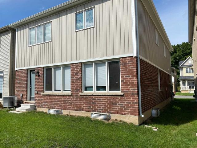 8646 Chickory Tr, House detached with 4 bedrooms, 3 bathrooms and 4 parking in Niagara Falls ON | Image 16