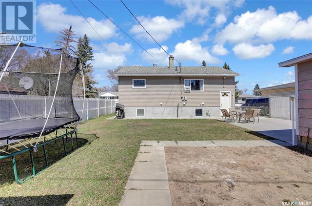 1147 Montgomery Street, House detached with 3 bedrooms, 2 bathrooms and null parking in Moose Jaw SK | Image 29