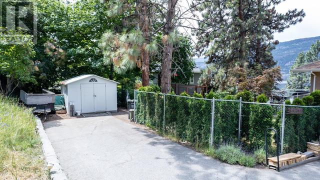2188 Bennett Road, House detached with 4 bedrooms, 3 bathrooms and 4 parking in Kelowna BC | Image 46