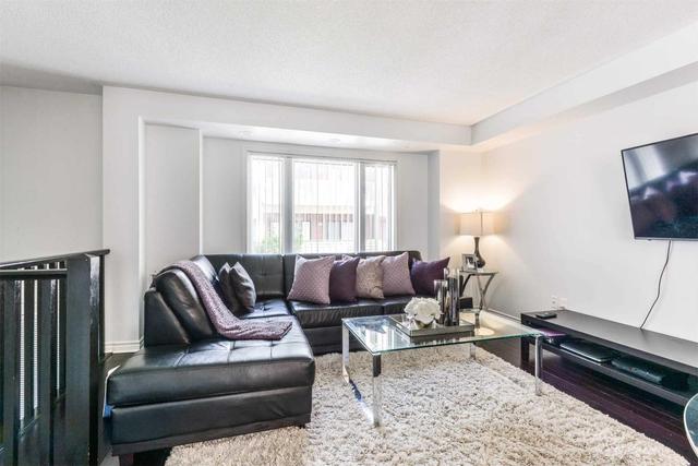 7 - 3100 Boxford Cres, Townhouse with 3 bedrooms, 3 bathrooms and 1 parking in Mississauga ON | Image 2