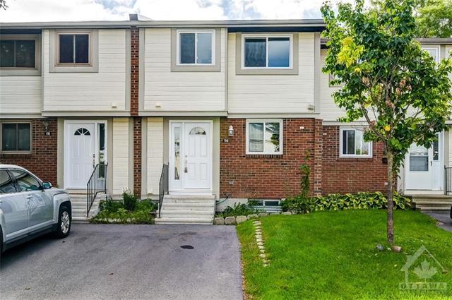 114 Barrow Crescent, Townhouse with 3 bedrooms, 2 bathrooms and 1 parking in Ottawa ON | Image 1