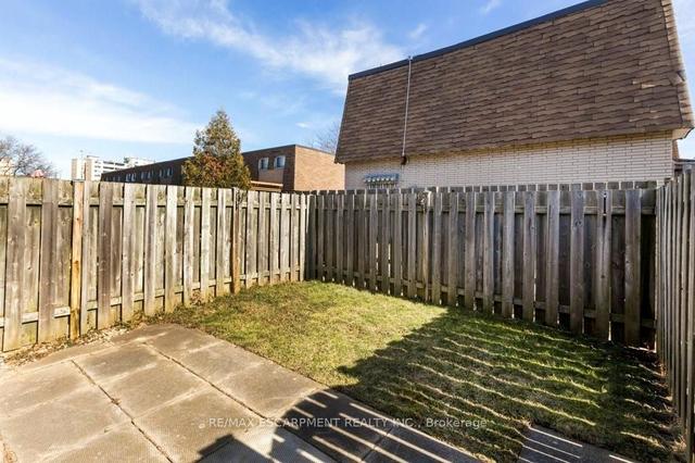 15 - 299 Limeridge Rd, Townhouse with 3 bedrooms, 2 bathrooms and 2 parking in Hamilton ON | Image 22
