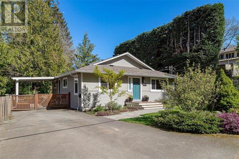 4605 Pipeline Rd, Saanich, BC, V8Z5M6 | Card Image