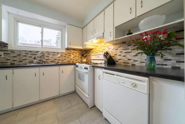 625 Francis Rd, Townhouse with 2 bedrooms, 2 bathrooms and 3 parking in Burlington ON | Image 4