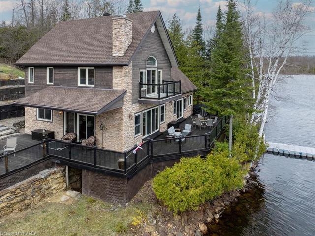 2000 Brewer Road, House detached with 3 bedrooms, 2 bathrooms and 4 parking in Central Frontenac ON | Image 1