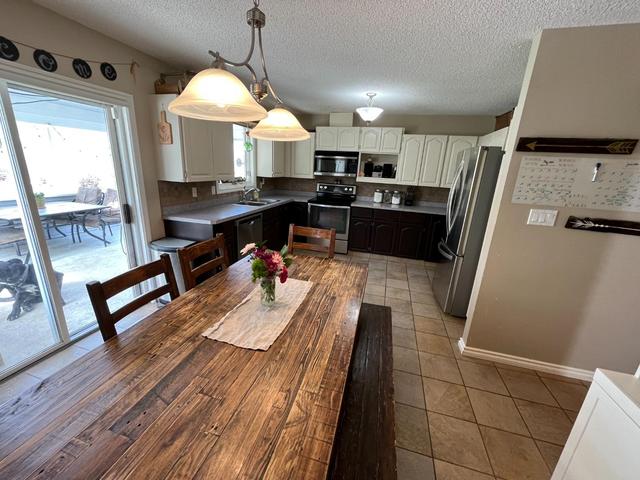 11802 78 Street, House detached with 5 bedrooms, 3 bathrooms and 6 parking in Peace River AB | Image 4