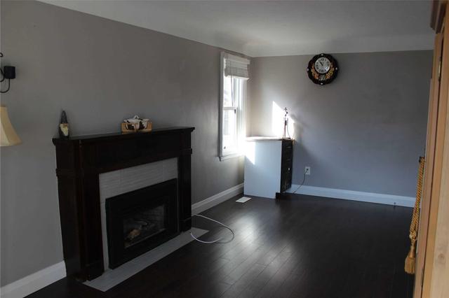218 West 2nd St, House detached with 3 bedrooms, 2 bathrooms and 3 parking in Hamilton ON | Image 3