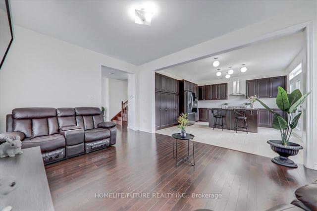 235 Sunnyridge Ave, House detached with 4 bedrooms, 4 bathrooms and 6 parking in Markham ON | Image 2