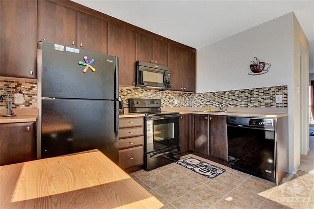 258 Shanly Private, Townhouse with 2 bedrooms, 2 bathrooms and 1 parking in Ottawa ON | Image 12