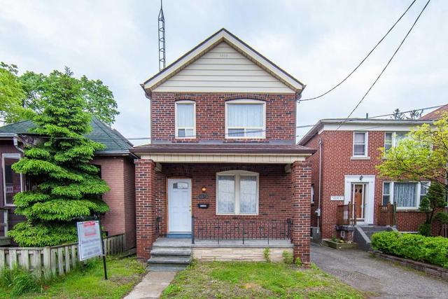 2353 Gerrard St E, House detached with 4 bedrooms, 2 bathrooms and 1 parking in Toronto ON | Image 1