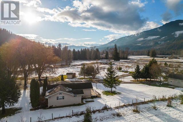 2269 Solsqua Road, House detached with 2 bedrooms, 2 bathrooms and 22 parking in Columbia Shuswap E BC | Image 47