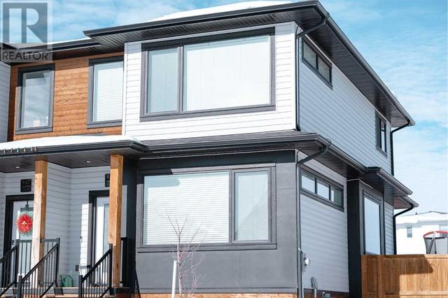 945 Miners Boulevard W, House semidetached with 4 bedrooms, 3 bathrooms and 2 parking in Lethbridge AB | Image 1
