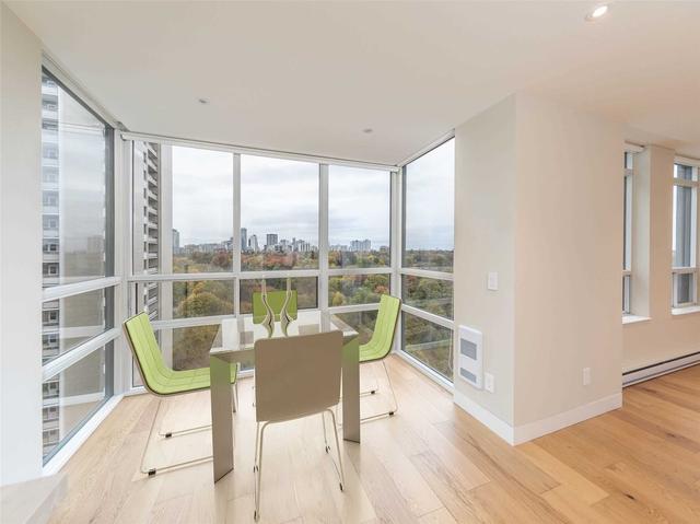 1201 - 38 Avoca Ave, Condo with 2 bedrooms, 2 bathrooms and 1 parking in Toronto ON | Image 3