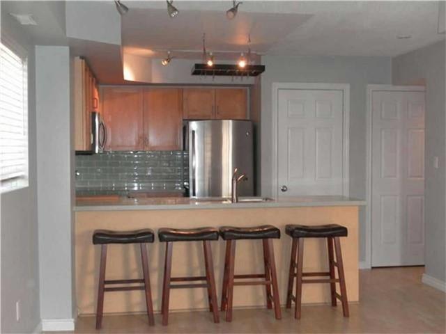 th83 - 208 Niagara St, Condo with 1 bedrooms, 1 bathrooms and 1 parking in Toronto ON | Image 2