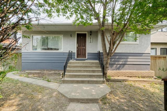 2712 14 Street Sw, House detached with 4 bedrooms, 2 bathrooms and 3 parking in Calgary AB | Image 2