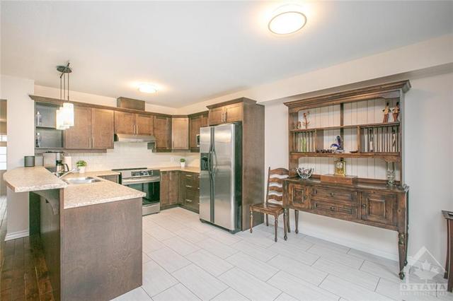 206 Aquilo Crescent, Townhouse with 3 bedrooms, 3 bathrooms and 2 parking in Ottawa ON | Image 13
