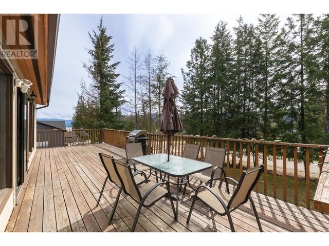 5271 Meadow Creek Crescent, House detached with 3 bedrooms, 2 bathrooms and 4 parking in Columbia Shuswap F BC | Image 30