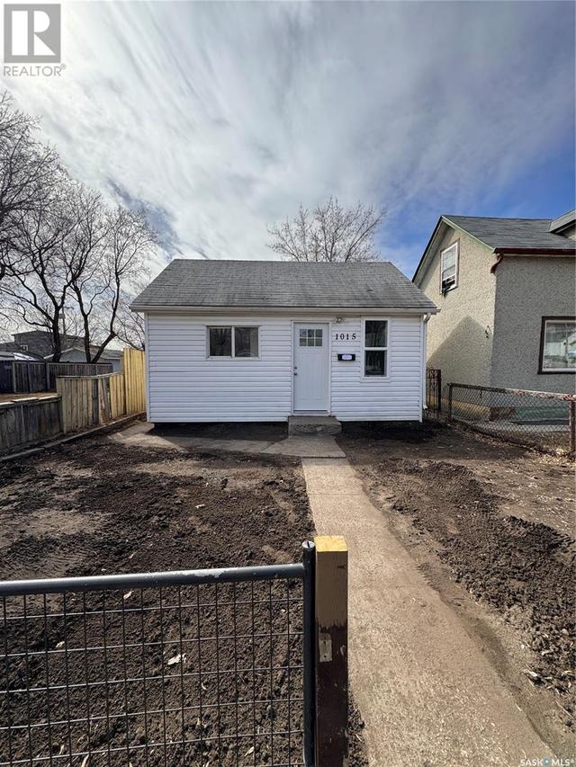 1015 23rd Street W, House detached with 2 bedrooms, 1 bathrooms and null parking in Saskatoon SK | Image 3