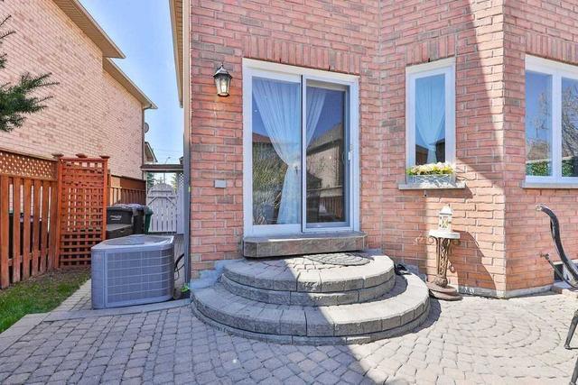 5488 Tree Crest Crt, House semidetached with 3 bedrooms, 3 bathrooms and 3 parking in Mississauga ON | Image 13