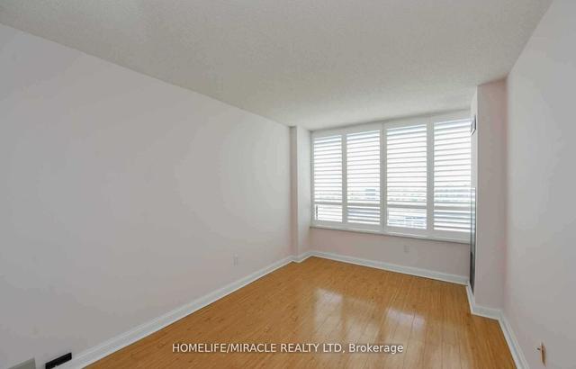 1810 - 24 Hanover Rd, Condo with 3 bedrooms, 2 bathrooms and 2 parking in Brampton ON | Image 7