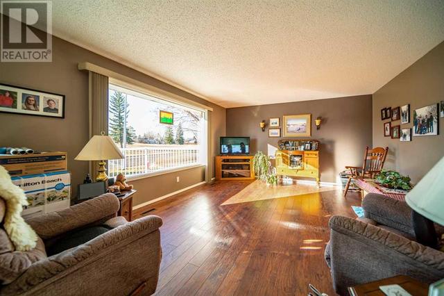 4436 54 Avenue, House detached with 5 bedrooms, 2 bathrooms and 3 parking in Provost AB | Image 8