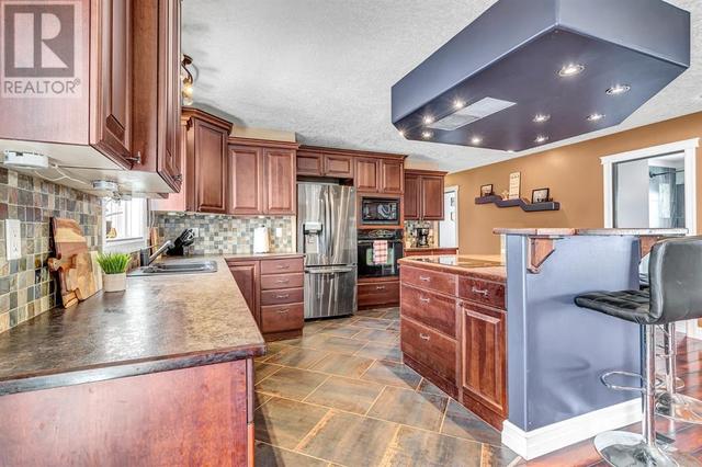 108 Cartwright Avenue, House detached with 6 bedrooms, 3 bathrooms and 2 parking in Cypress County AB | Image 7