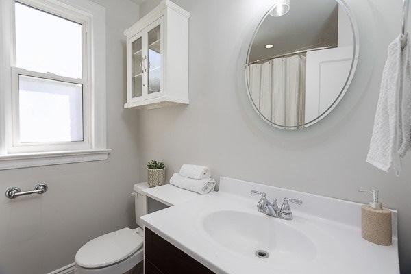329 Woodmount Ave, House detached with 2 bedrooms, 2 bathrooms and 5 parking in Toronto ON | Image 15