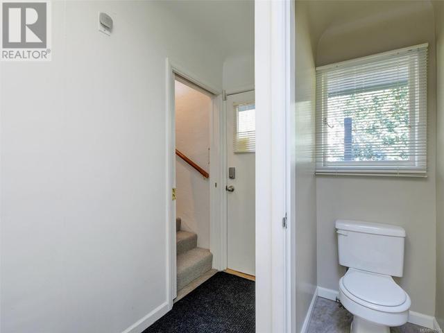 3926 Grange Rd, House detached with 4 bedrooms, 3 bathrooms and 4 parking in Saanich BC | Image 17