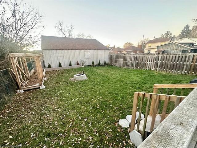 42 St Paul Avenue, House semidetached with 3 bedrooms, 1 bathrooms and 3 parking in Brantford ON | Image 6