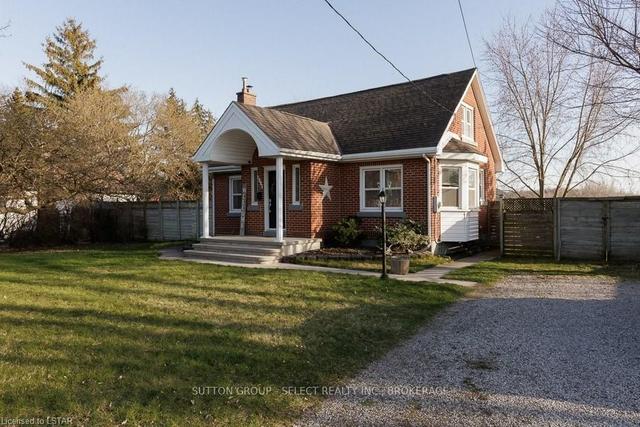 1081 Hamilton Rd, House detached with 2 bedrooms, 2 bathrooms and 4 parking in London ON | Image 1