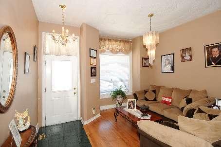 811 Dovercourt Rd, House semidetached with 3 bedrooms, 2 bathrooms and 1 parking in Toronto ON | Image 3