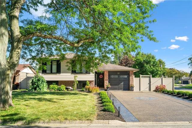 37 Cherie Road, House detached with 4 bedrooms, 2 bathrooms and 7 parking in St. Catharines ON | Image 1