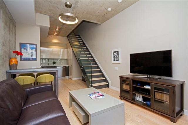 Th8 - 25 Stafford St, Townhouse with 2 bedrooms, 1 bathrooms and 1 parking in Toronto ON | Image 4