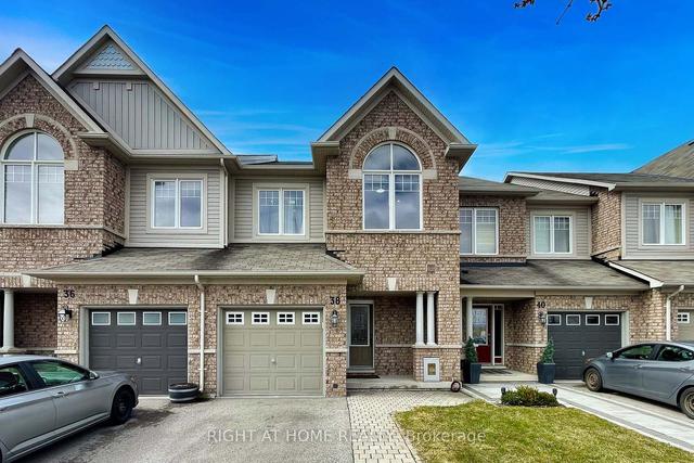 38 Courtland Cres, House attached with 3 bedrooms, 3 bathrooms and 3 parking in East Gwillimbury ON | Image 1