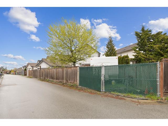 6651 184a Street, House detached with 4 bedrooms, 4 bathrooms and null parking in Surrey BC | Image 29