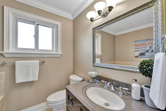 221 Gracefield Ave, House detached with 4 bedrooms, 4 bathrooms and 5 parking in Toronto ON | Image 19