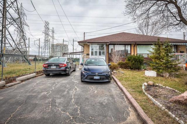 61 Virgilwood Dr, House semidetached with 4 bedrooms, 2 bathrooms and 4 parking in Toronto ON | Image 12