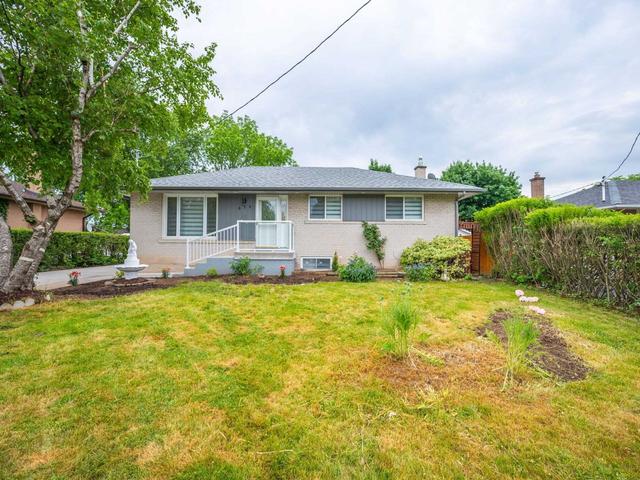372 Highside Dr, House detached with 3 bedrooms, 3 bathrooms and 8 parking in Milton ON | Card Image