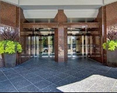 1004 - 24 Wellesley St, Condo with 1 bedrooms, 1 bathrooms and null parking in Toronto ON | Image 1
