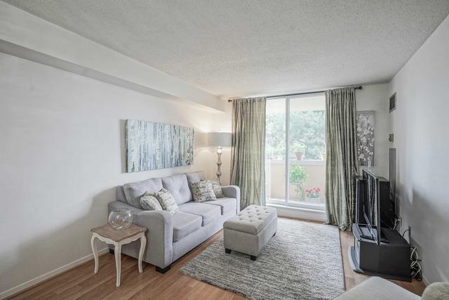 201 - 15 Sewells Rd, Condo with 2 bedrooms, 1 bathrooms and 1 parking in Toronto ON | Image 2